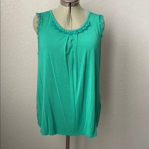 Sleeveless top with scalloped lace neck and sleeve